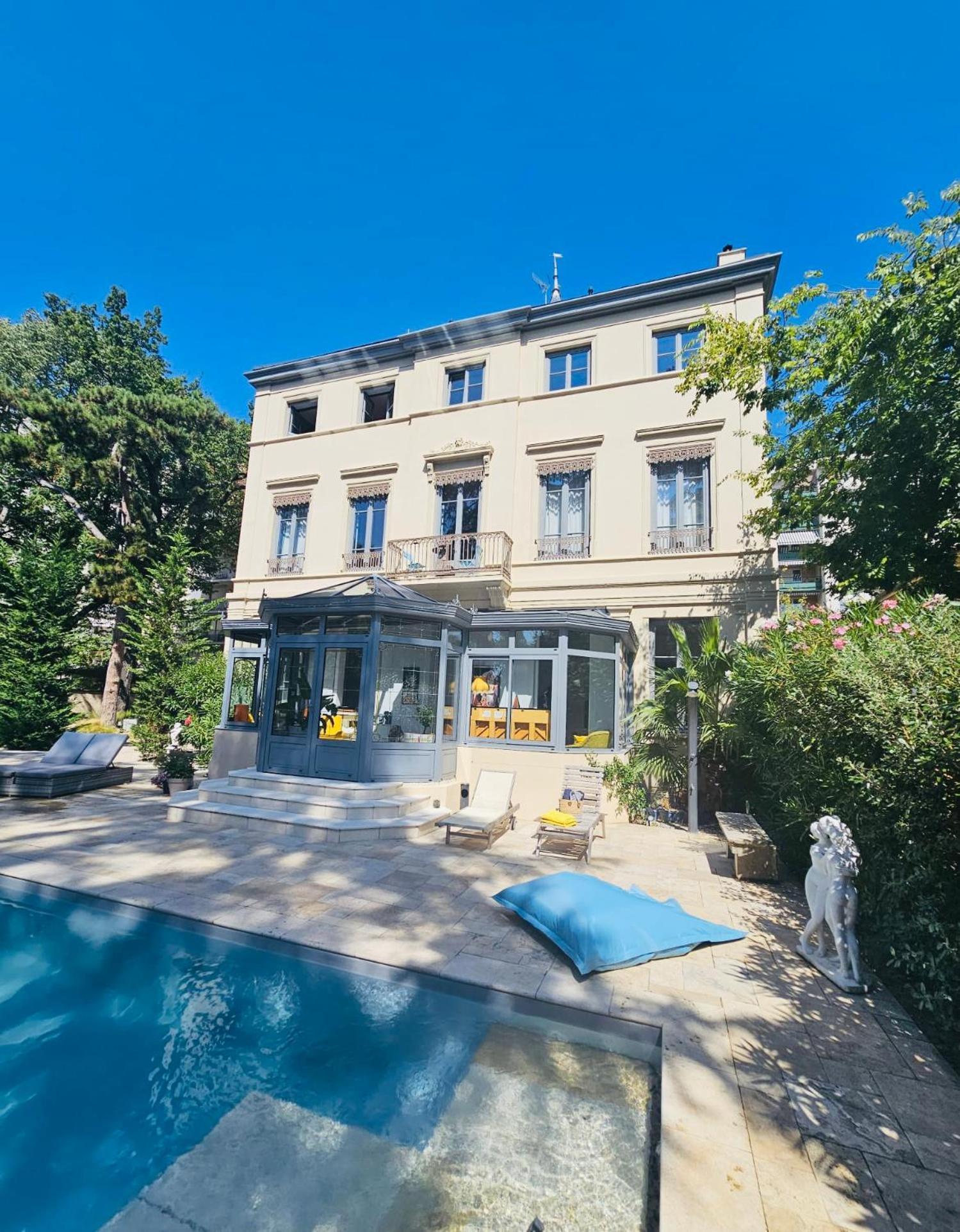 Chateau Grandclement Lyon Villeurbanne Niveau Rdc - Tresor Cache En Ville Avec Vue Piscine Et Parc ビユールバンヌ エクステリア 写真